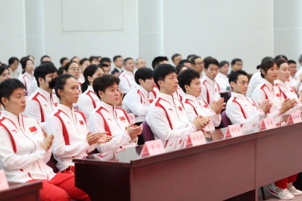 巴黎奥运中国代表团年龄最大和最小的运动员分别是谁？