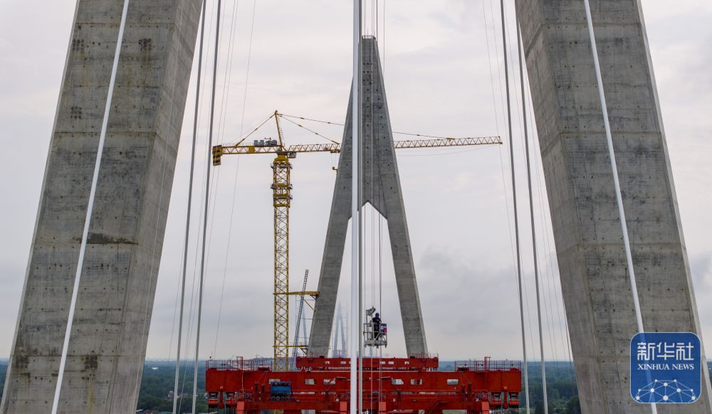 巢马铁路马鞍山长江公铁大桥副汊航道桥进入斜拉索施工阶段