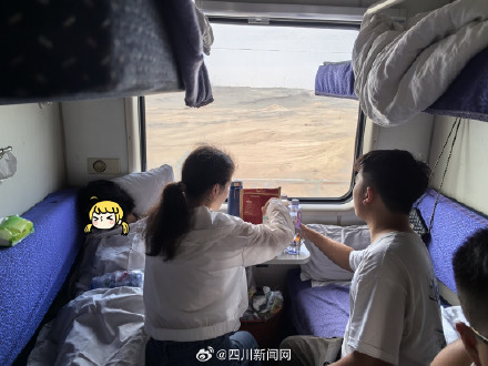 旅客突发疾病川北医学子合力救援