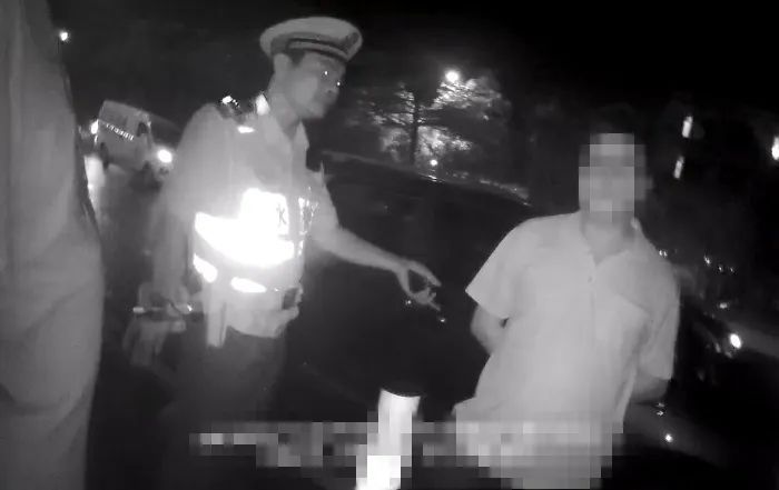 司机酒驾被查，居然“甩锅”手机没电？