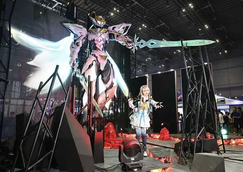 BW漫展26人被抓！强行推人进入安检口、兜售“邀请函”…上海警方出手整治黄牛