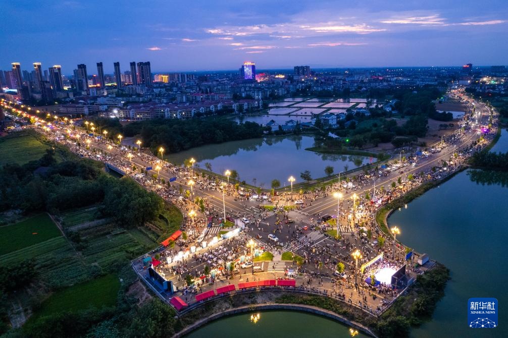 湖南汉寿：夜市“烟火气”点亮城市“夜经济”