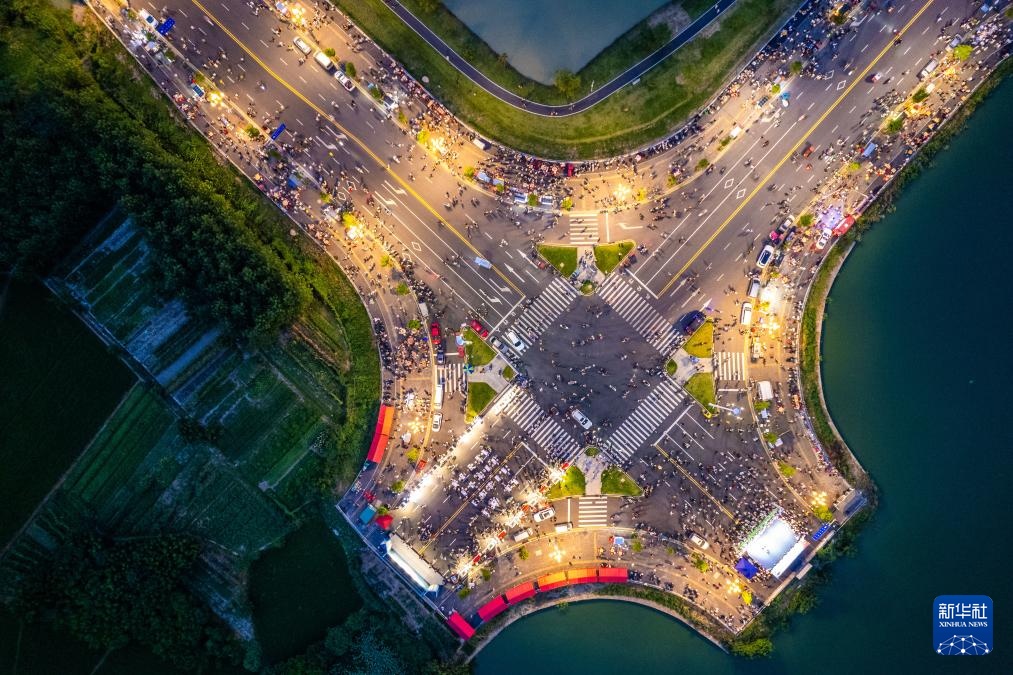 湖南汉寿：夜市“烟火气”点亮城市“夜经济”