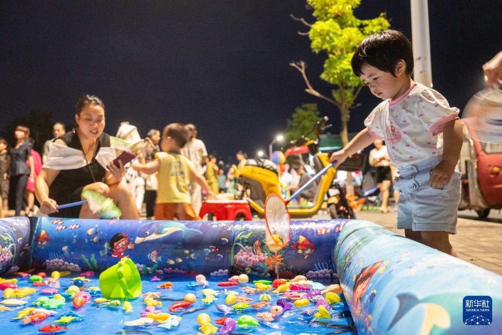 湖南汉寿：夜市“烟火气”点亮城市“夜经济”