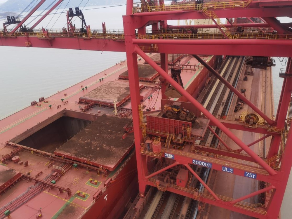 “无人码头运输忙” 浙江移动5G智慧赋能跨岛远程操控