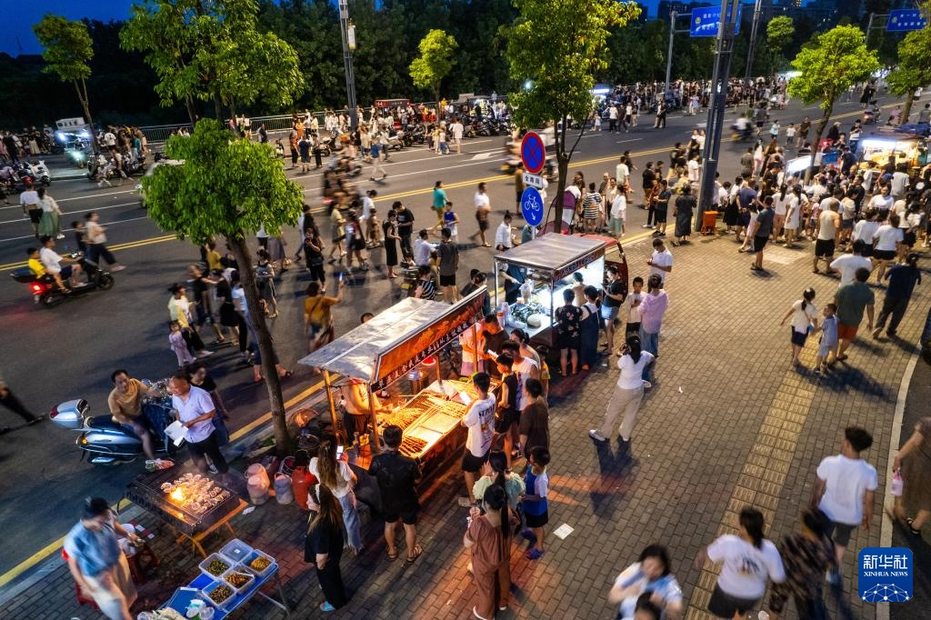 湖南汉寿：夜市“烟火气”点亮城市“夜经济”