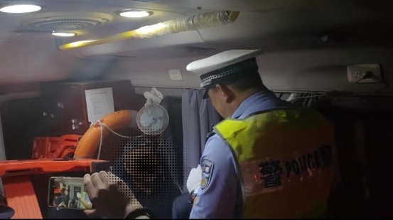 “是我爸爸开的车,他喝酒了!”事故现场,萌娃勇揭真相 “是我爸爸开的车,他喝酒了!”事故现场,萌娃勇揭真相