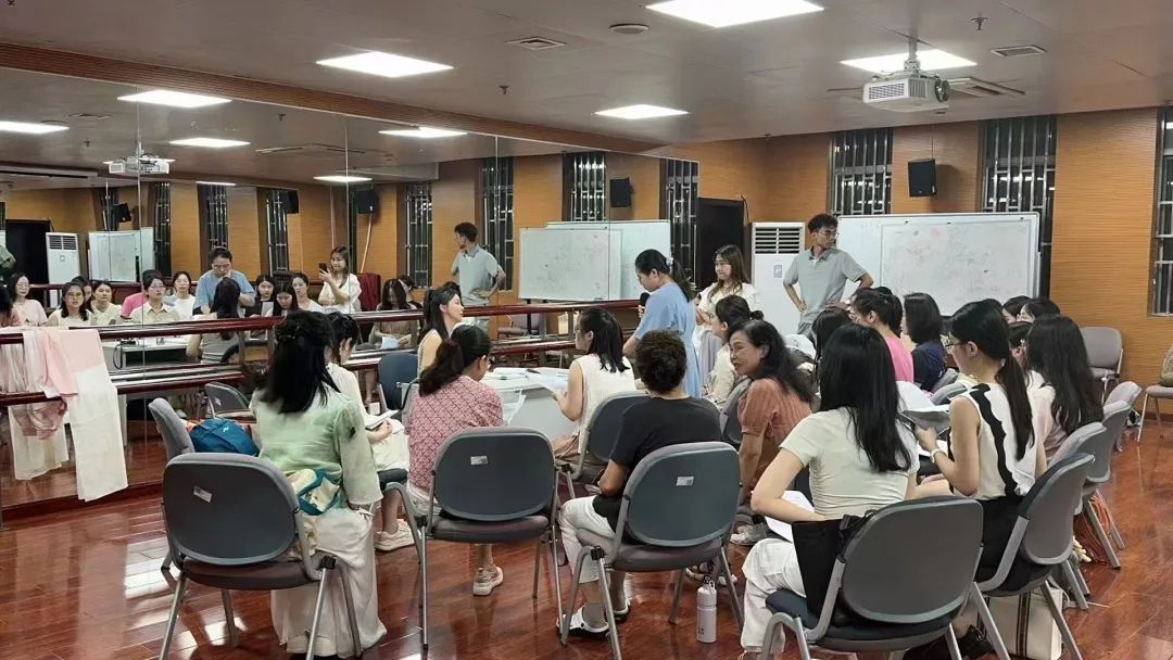 杭州00后女老师太飒了！杭州人的夜生活，原来这么拼！