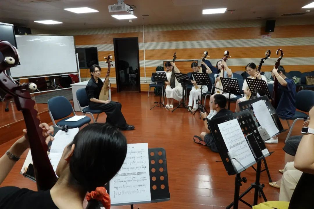 杭州00后女老师太飒了！杭州人的夜生活，原来这么拼！