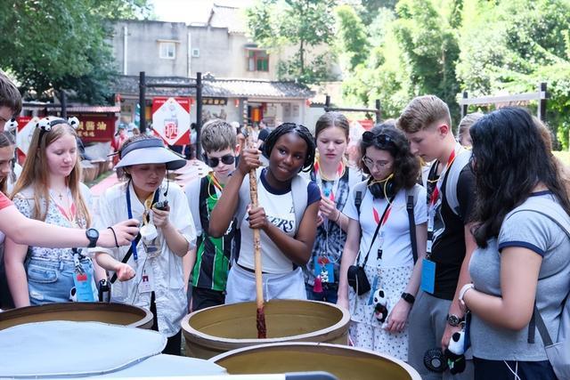 1200人来华，“最大规模”