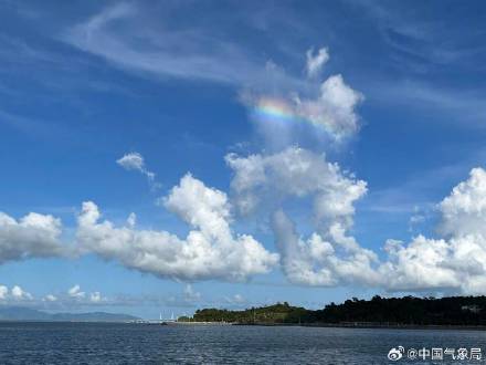广东珠海现七彩祥云