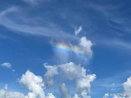 广东珠海现七彩祥云