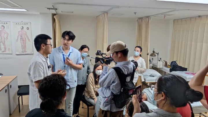 杭州00后女老师太飒了！杭州人的夜生活，原来这么拼！