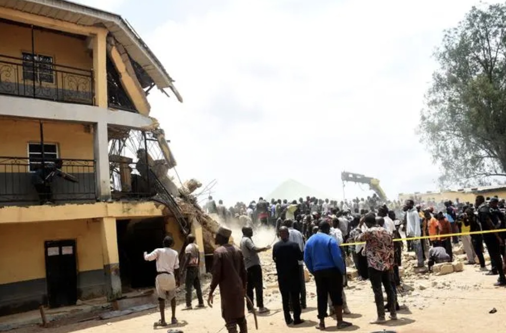 痛心!尼日利亚一学校建筑倒塌,至少22人遇难!事发时正在考试... 痛心!尼日利亚一学校建筑倒塌,至少22人遇难!事发时正在考试...