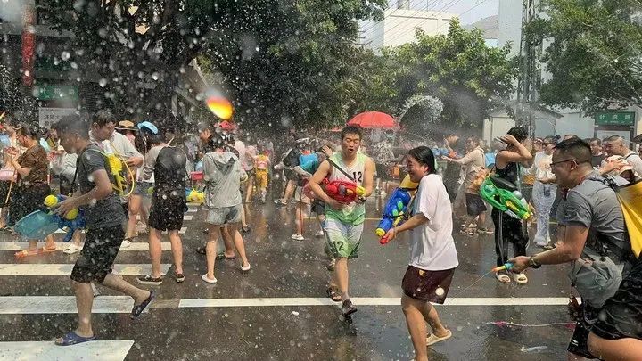 “童年玩具”突然卖爆!浙江有商家一天出货超万件 “童年玩具”突然卖爆!浙江有商家一天出货超万件