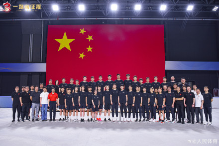 中国三人篮球队出征巴黎