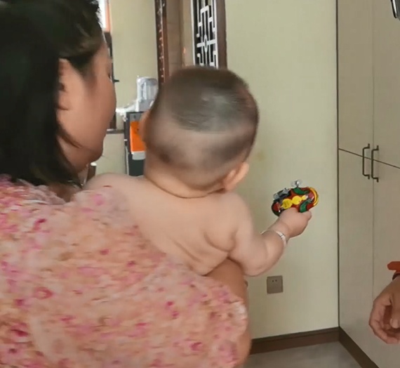 童年“伙伴”变“噩梦”,这只“青蛙”“咬”住6个月宝宝…… 童年“伙伴”变“噩梦”,这只“青蛙”“咬”住6个月宝宝……