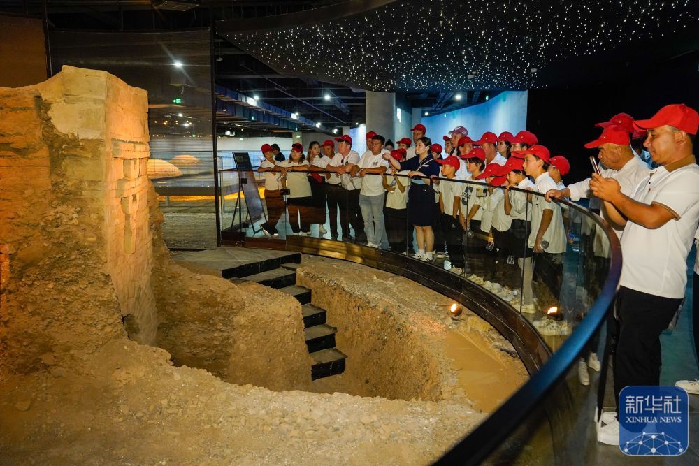 新华全媒+｜新疆首座地下古墓遗址博物馆正式对外开放