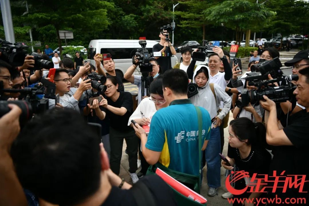 “offer天上来！”全国首单无人机配送高考录取通知书送达