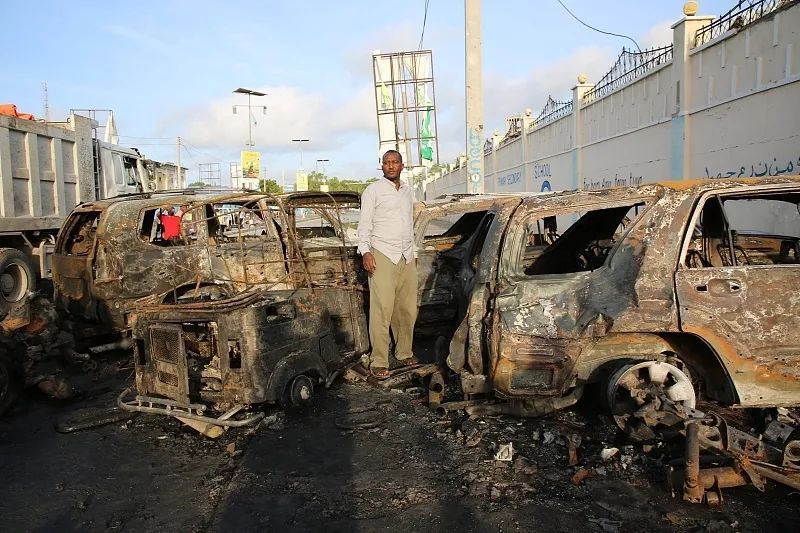 球迷观赛遇袭，数十人死伤！“事发地靠近总统府”