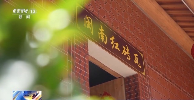 文化中国行丨白墙红瓦燕尾脊 打卡“活着的千年古城”