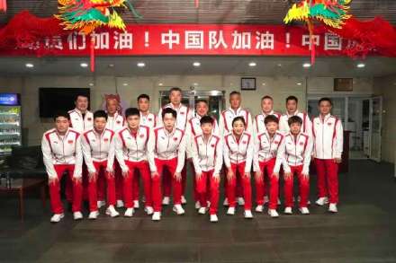 出征!中国乒乓球队出征巴黎奥运会 出征!中国乒乓球队出征巴黎奥运会
