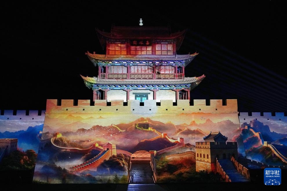 甘肃嘉峪关开启“夜游”模式 甘肃嘉峪关开启“夜游”模式