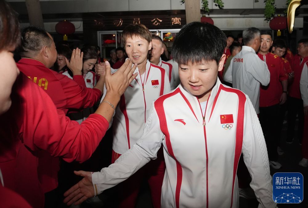 巴黎奥运预备式｜中国乒乓球队启程