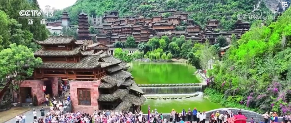 独特优势释放“向上”文旅潜力 “宝藏小城”接住了这“泼天的富贵”