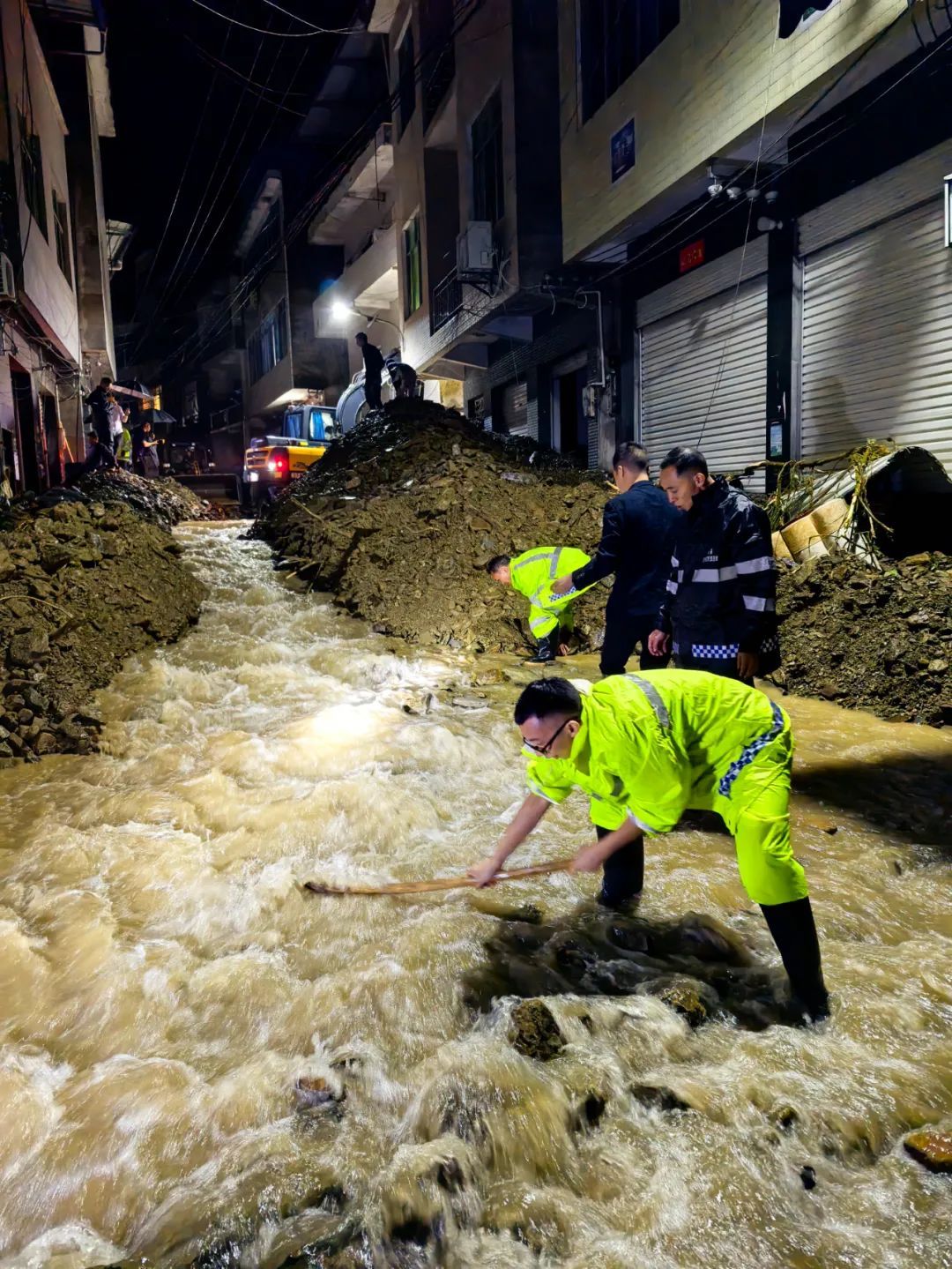 预警及时!重庆巫溪410人提前2小时躲避多处泥石流 预警及时!重庆巫溪410人提前2小时躲避多处泥石流