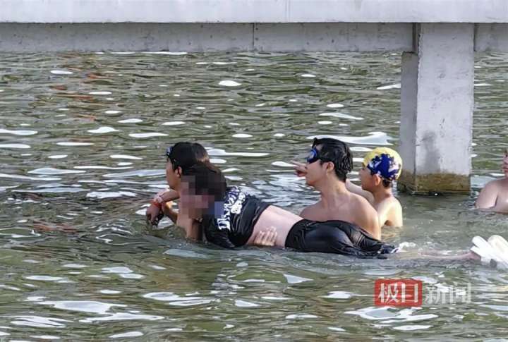 14岁少年发现水里不对劲,救下一条命! 14岁少年发现水里不对劲,救下一条命!