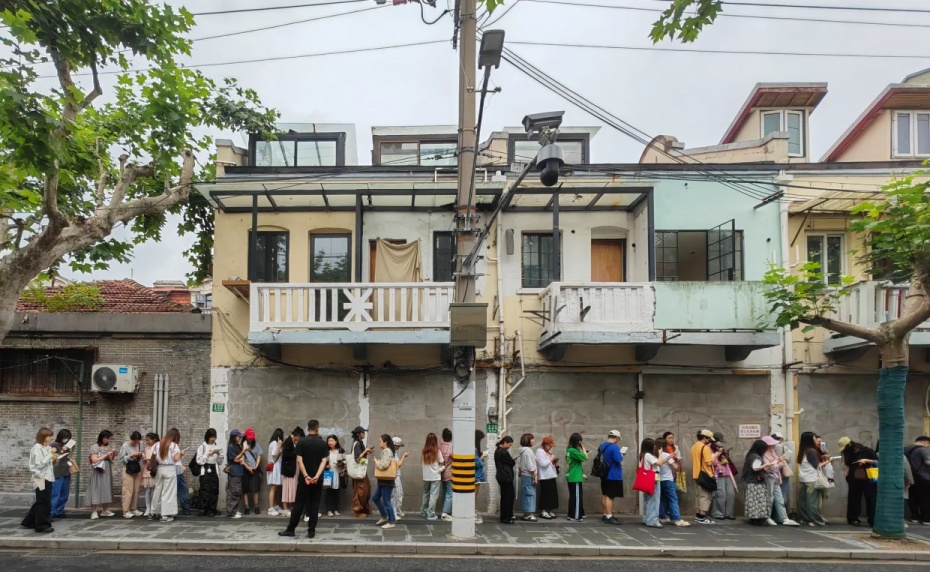 当红男演员开在上海的咖啡店，两块小饼干卖21元？网友：像仓鼠吃的…