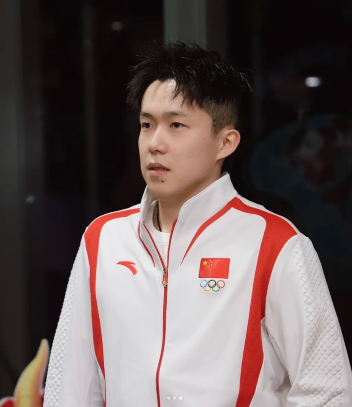 王楚钦晒“出征照”,发型抢眼 王楚钦晒“出征照”,发型抢眼