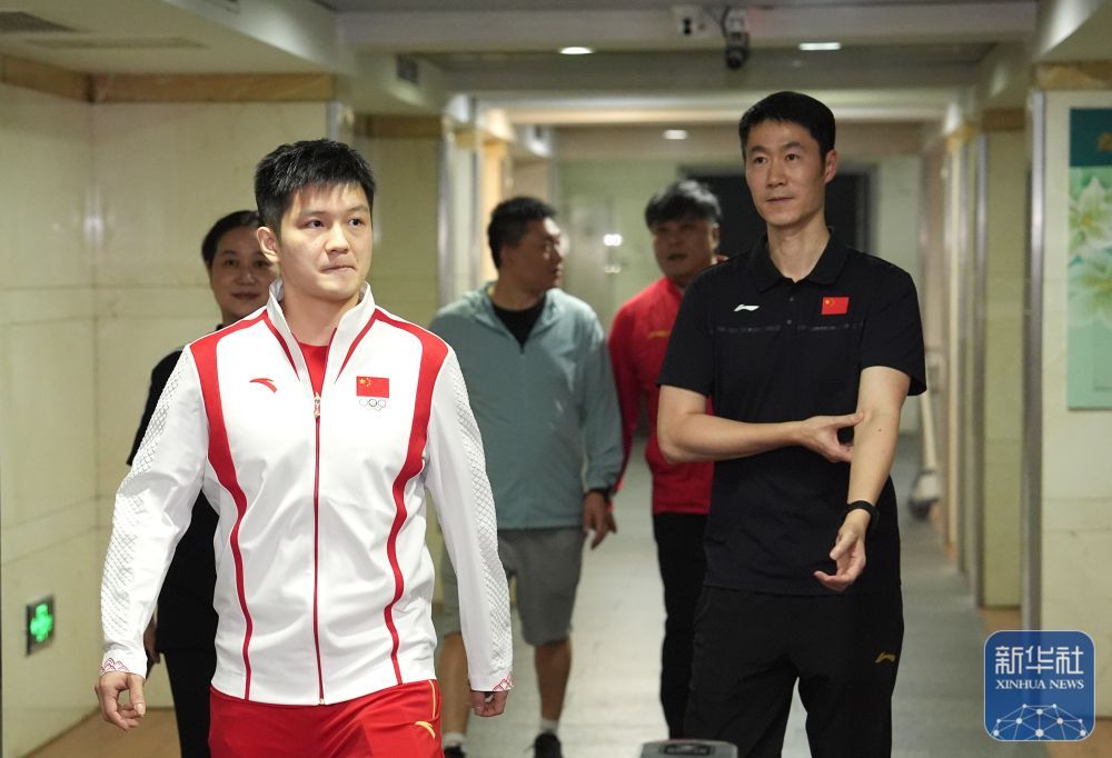 巴黎奥运预备式｜中国乒乓球队启程