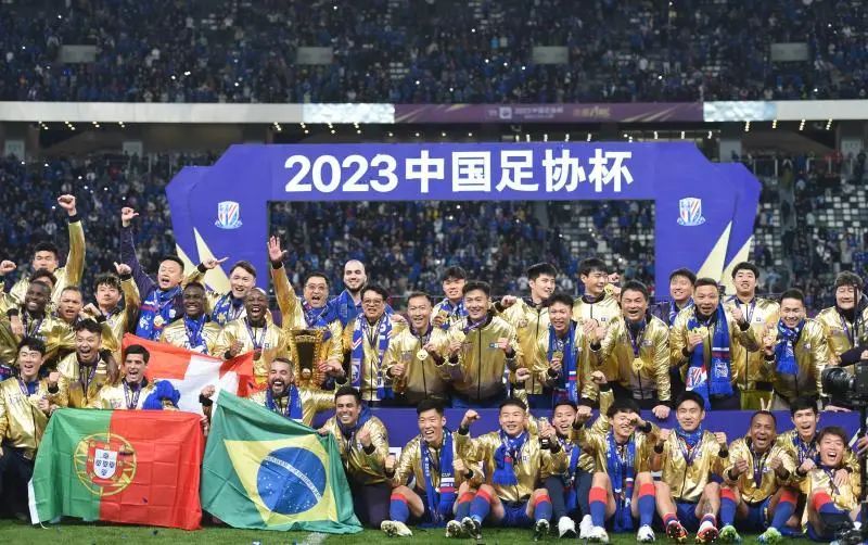 上海的他们结婚了！众&quot;大咖&quot;到场!证婚人竟穿件旧衣服…为啥?