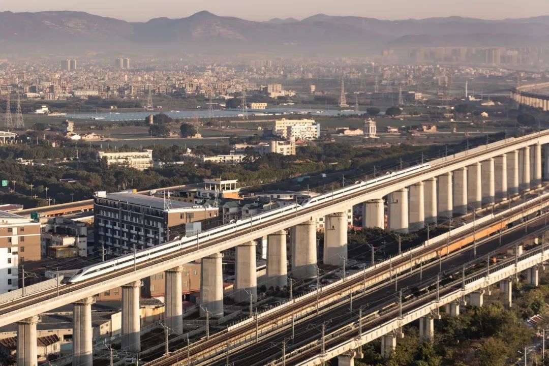 暑运正当时!铁路人加油! 暑运正当时!铁路人加油!