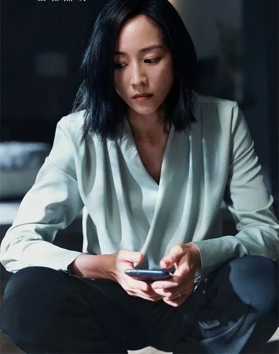 她是如何从“小白兔”变身为“蛇蝎女”的