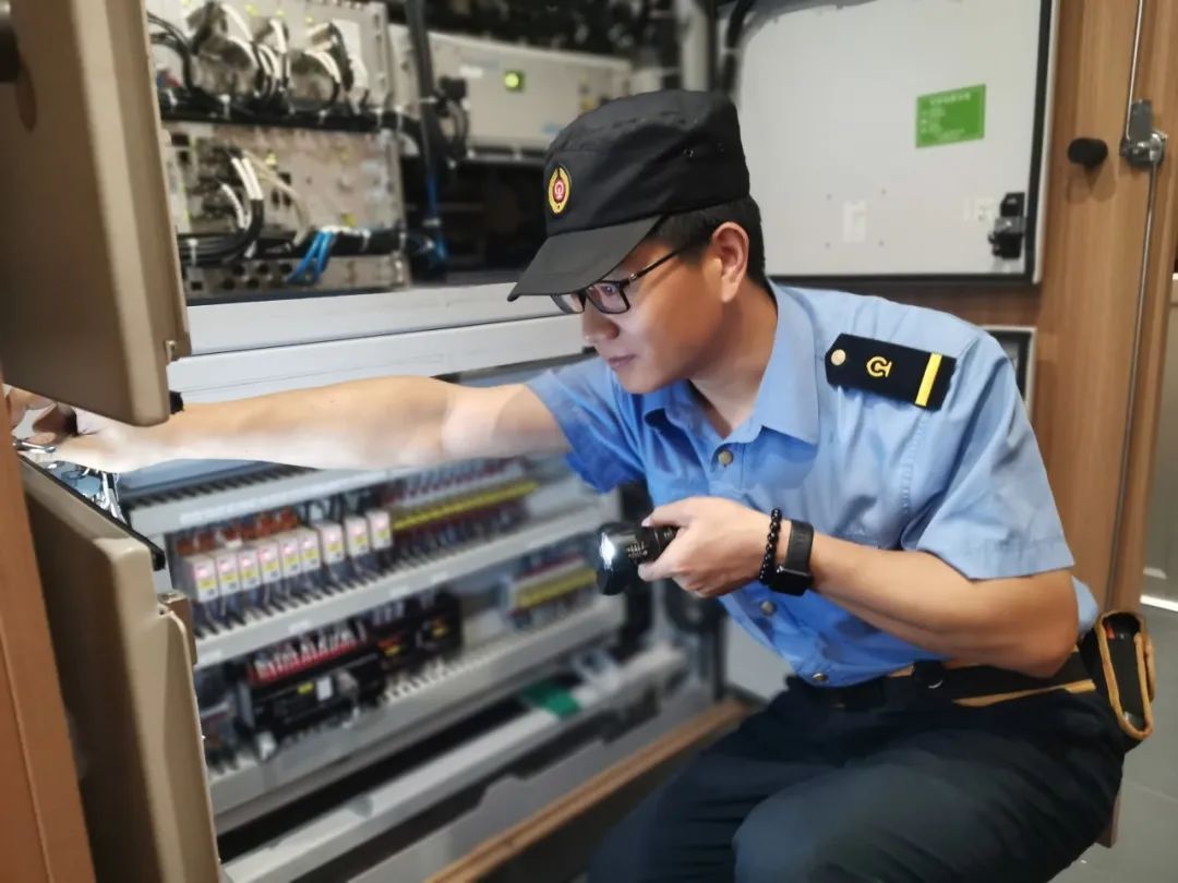 暑运正当时!铁路人加油! 暑运正当时!铁路人加油!