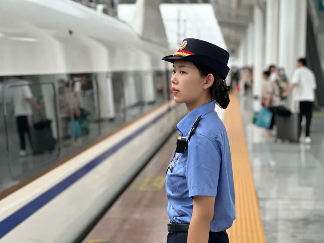 暑运正当时!铁路人加油! 暑运正当时!铁路人加油!