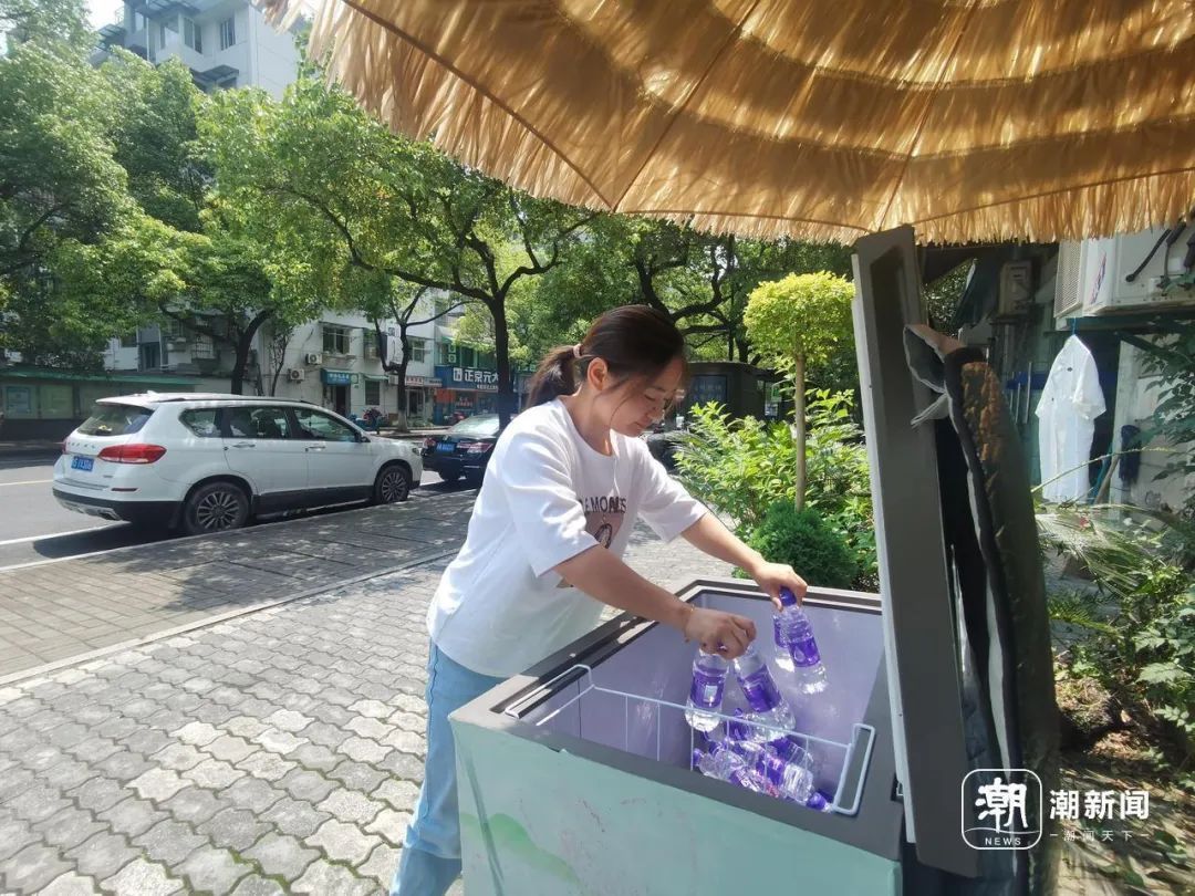 “免费的!”小伙4年送出30万支… “免费的!”小伙4年送出30万支…