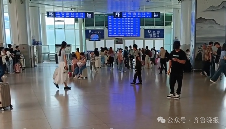 山东90后小伙火了!每天6小时跨城通勤,电动自行车、火车、地铁...... 山东90后小伙火了!每天6小时跨城通勤,电动自行车、火车、地铁......