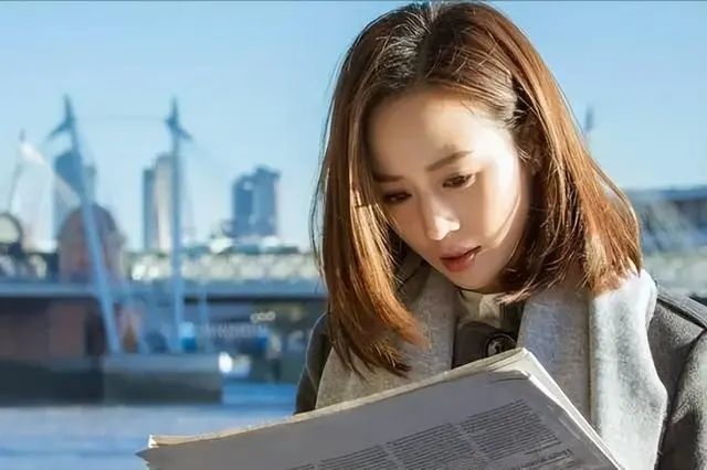她是如何从“小白兔”变身为“蛇蝎女”的