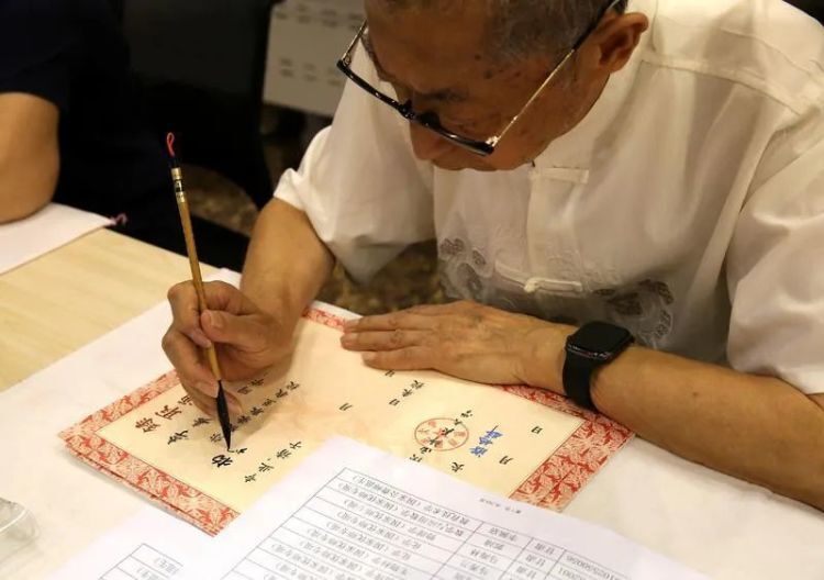 坚持18年！陕西师范大学毛笔手写录取通知书开笔