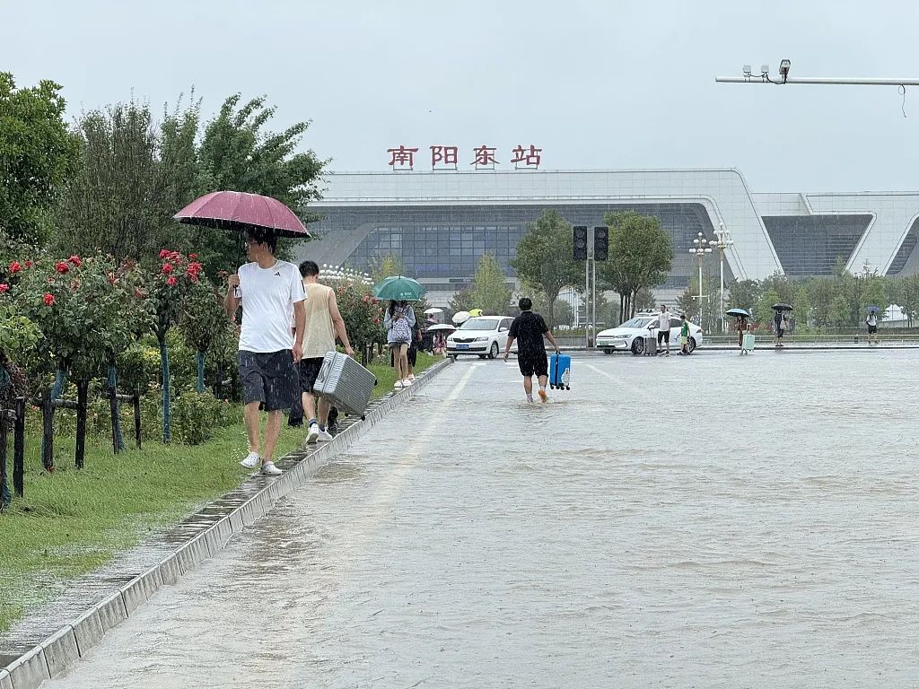 突发通告，多地景区关闭，多趟列车停运！上海最新预警→