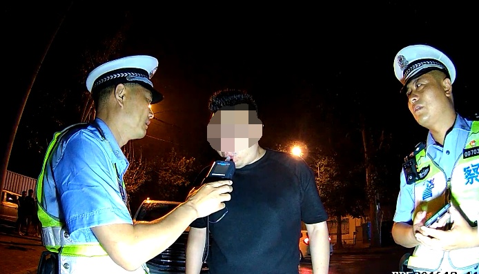 儿子街头被查，电话摇爹来“支援”，爹也被查了……