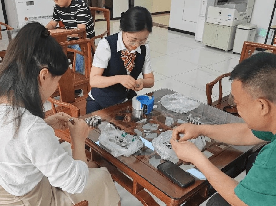 男子提三麻袋硬币偿还一万元欠款，法院：罚2000！