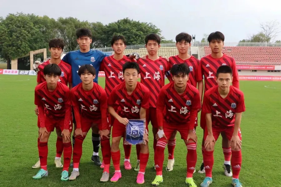 他们结婚了！证婚人徐根宝竟穿件旧衣服…