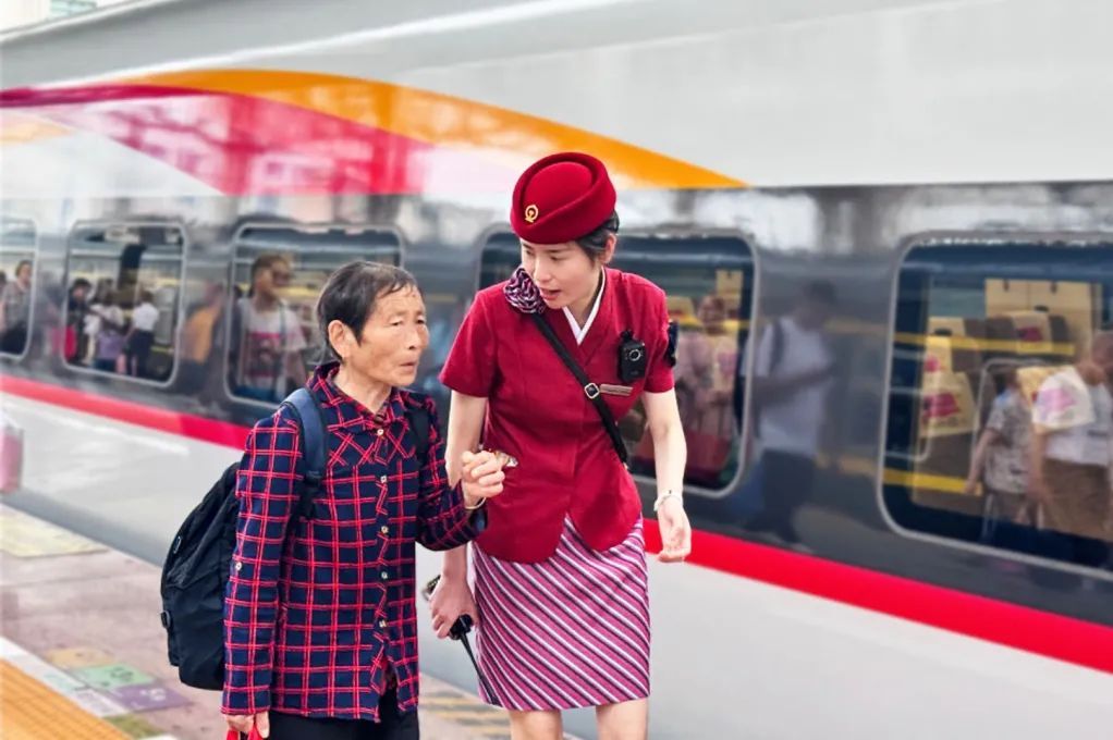 暑运正当时!铁路人加油! 暑运正当时!铁路人加油!