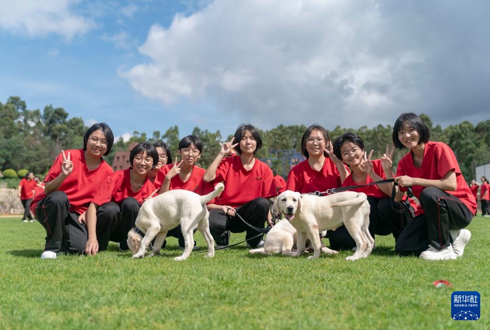 云南华坪女高学生的暑期消防之旅