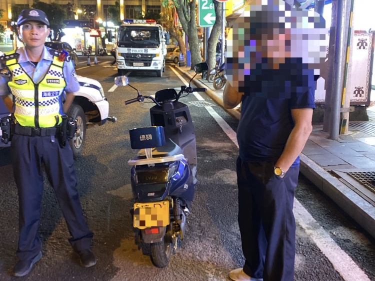 男子酒后驾车被查,前一天刚拿的驾驶证,第二天就被吊销了! 男子酒后驾车被查,前一天刚拿的驾驶证,第二天就被吊销了!